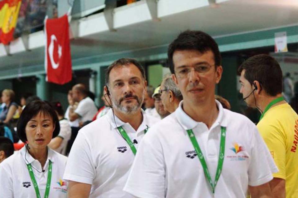 Alexandre Fernandes, à frente, do trio de árbitros numa prova internacional de 2018.